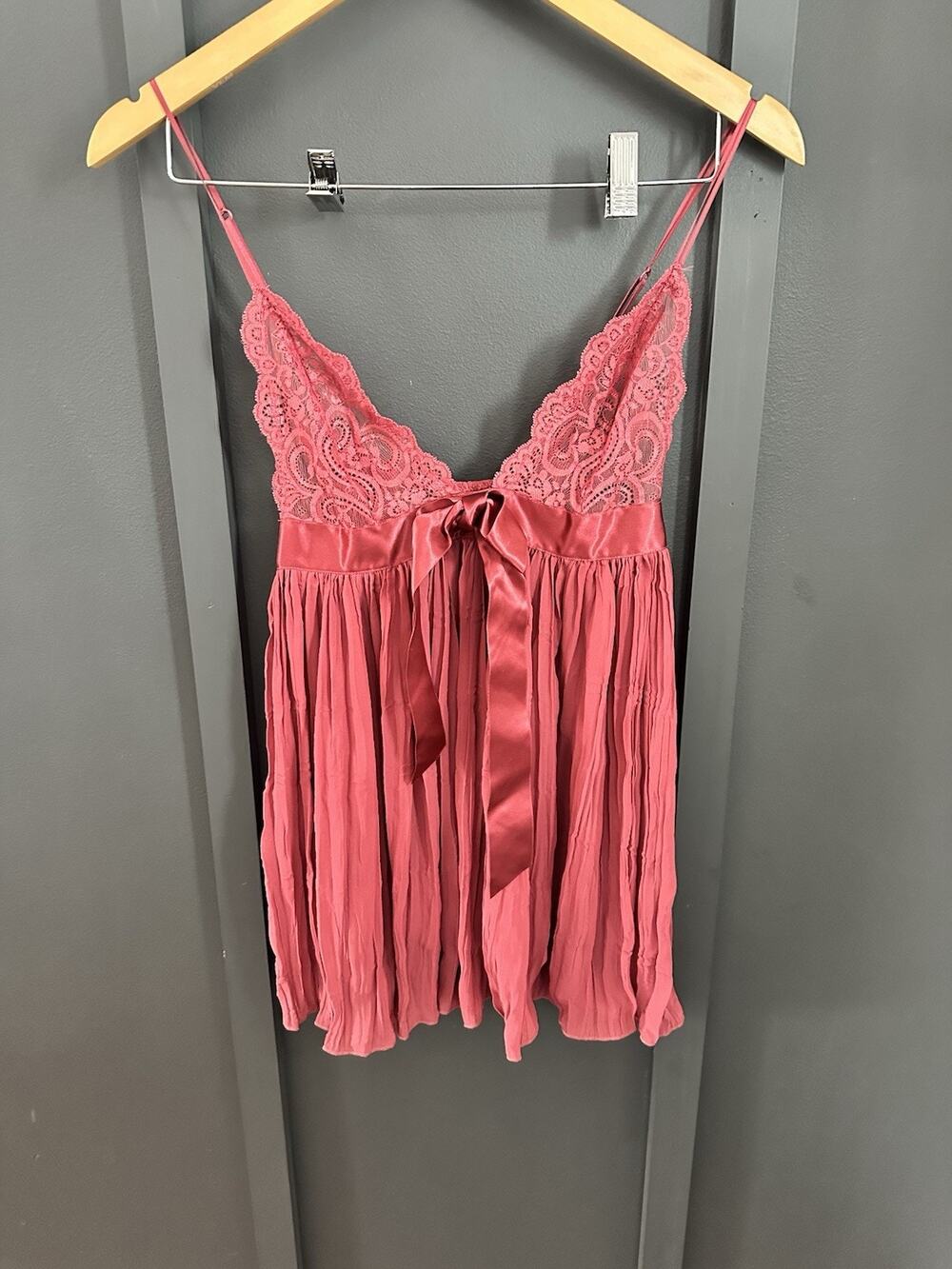 Victoria's Secret Red Chemise Babydoll Size Small Lace Pleated Bow